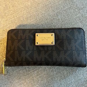 Micheal Kors Purse/Wallet